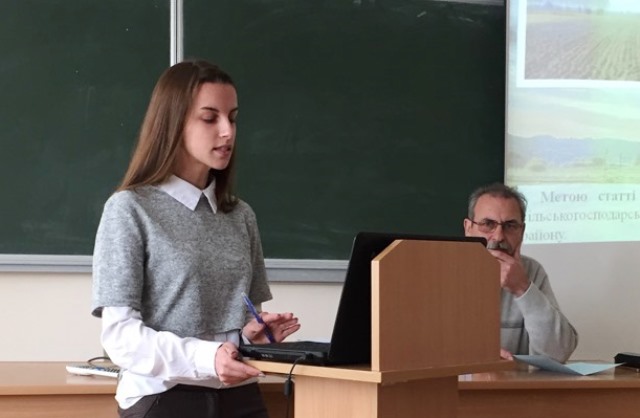 Доповідає О. Грошко